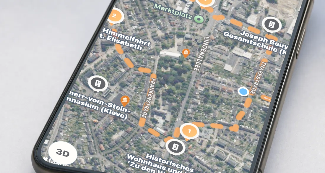 Smartphone-Navigation mit grüner Route, orangefarbener Alternative, POI-Markern und Kartensteuerung